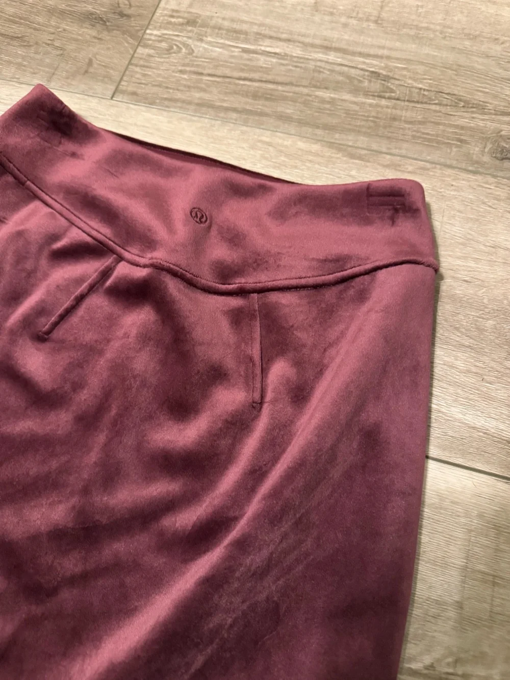 Lululemon Burgundy Velvet-Look Skirt - Scuba Mini - Picture 7 of 8